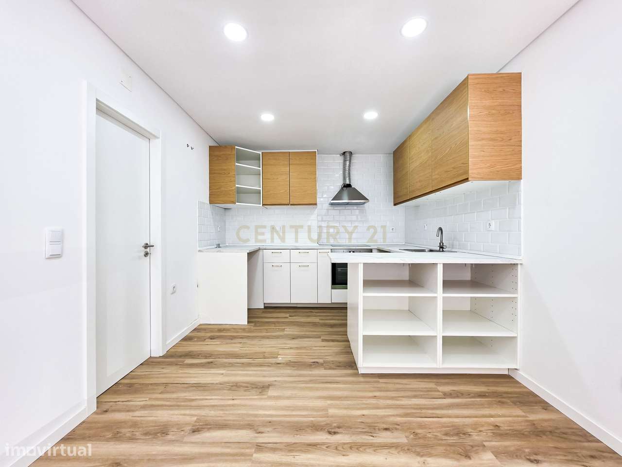 Moradia Charmosa Totalmente Remodelada em Alhos Vedros-1