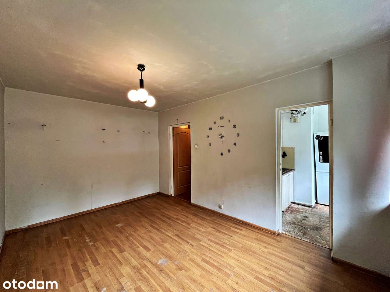 2 pokoje na parterze do remontu - ul. Rojna 10-0