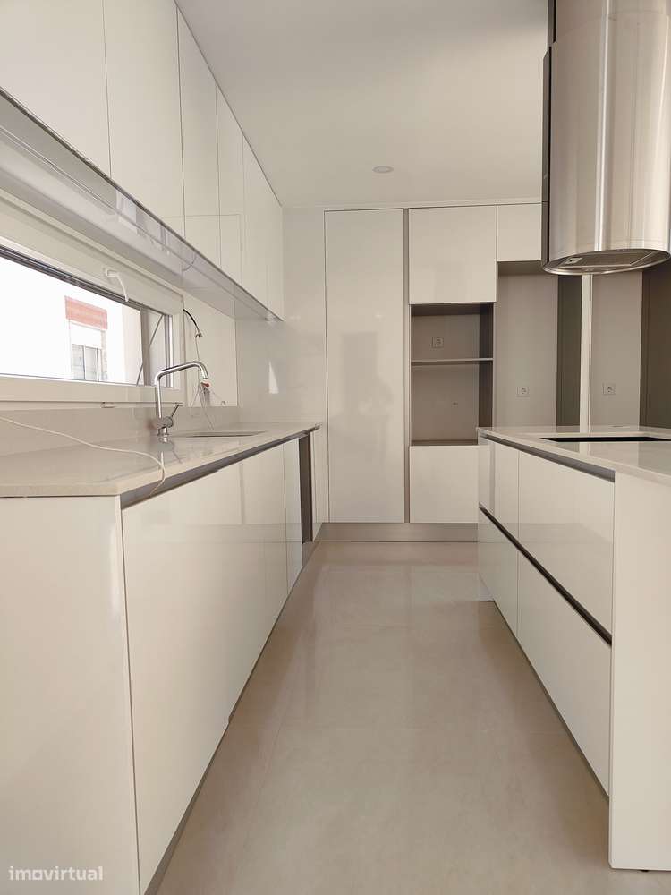 Oferta 1% do Valor de Aqusição - Moradia T4 + 1 com Piscina e Garagem-30