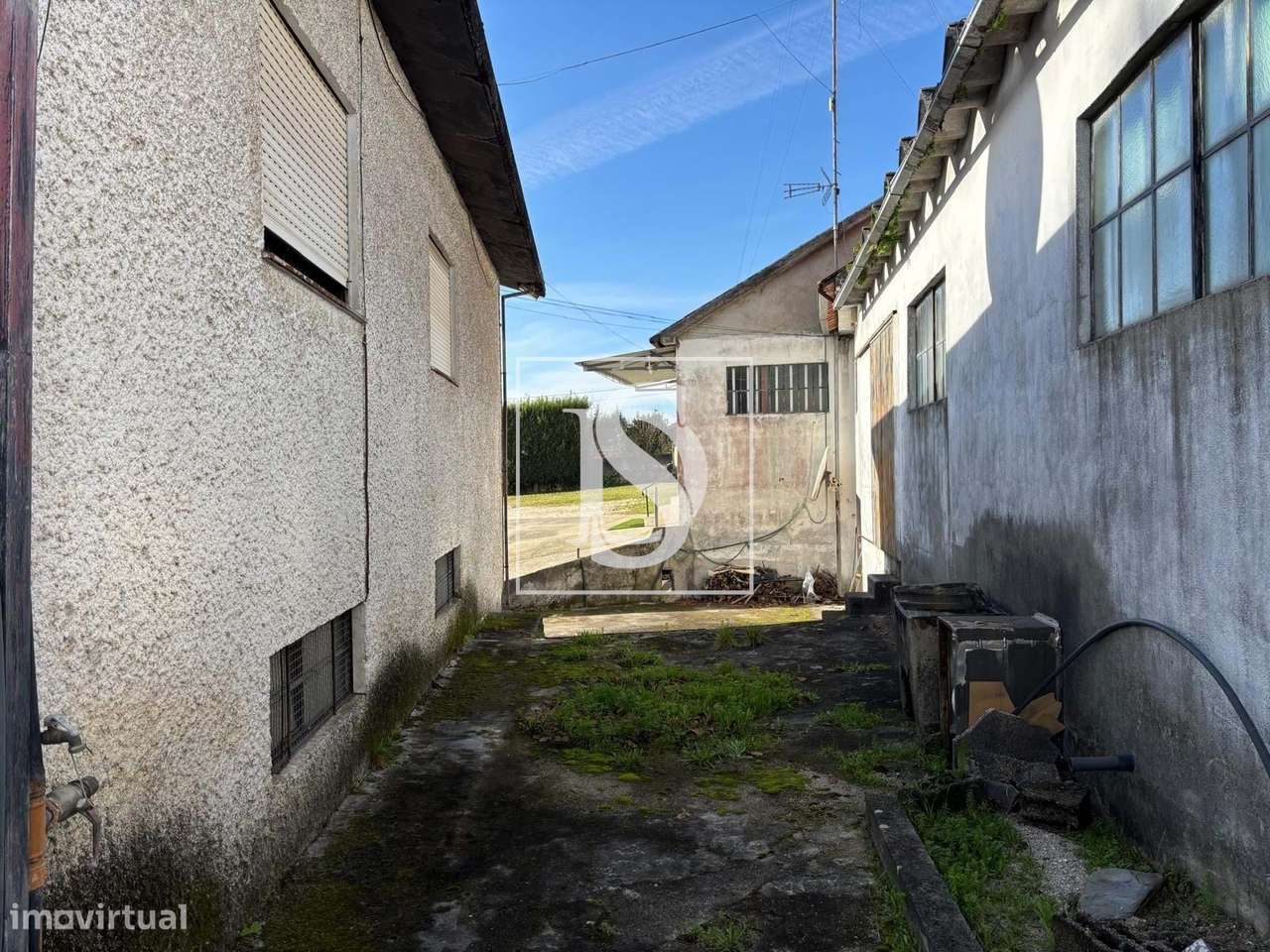 Oportunidade Única – Espaço Multifuncional com Armazém, Habitação e In-27