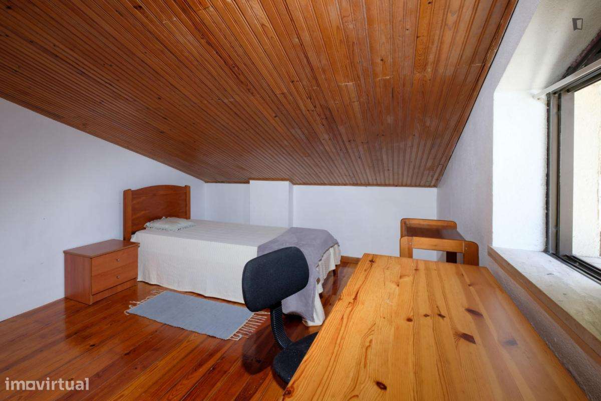 Quarto - localizado em Conchada Coimbra - Grande imagem: 4/10