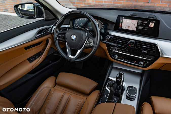 BMW Seria 5 520i - 23