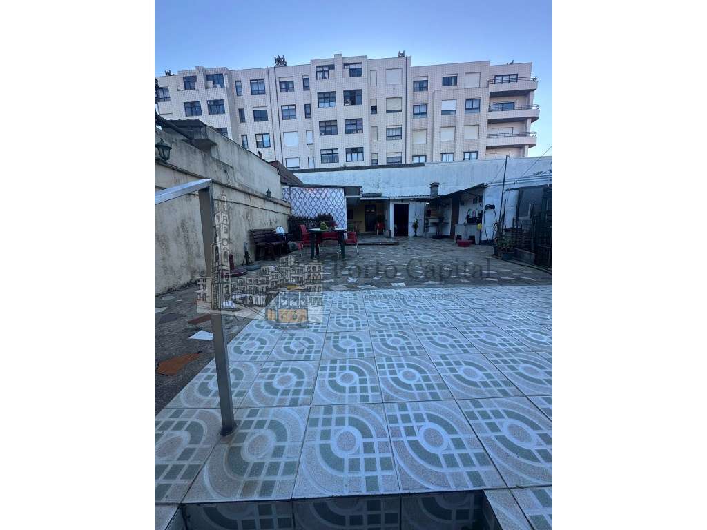 Conjunto de Casas Antigas para Reabilitar Investimento em Custóias,... - Grande imagem: 4/20