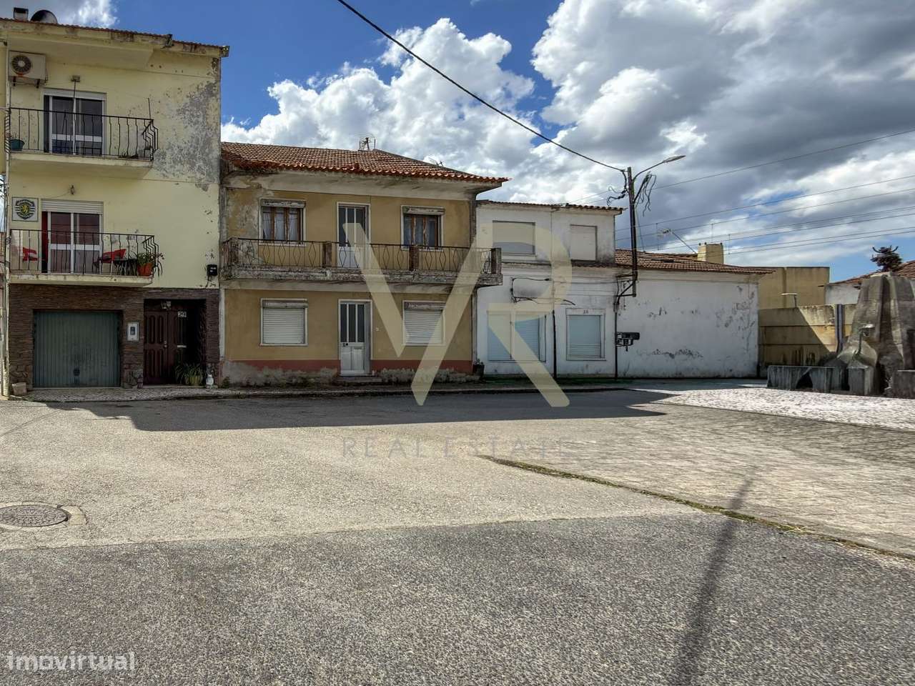 Moradia com Grande Potencial de Remodelação | Possibilidade de T5 |-41