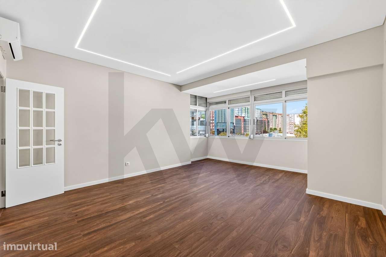 Oportunidade Exclusiva: T3 Remodelado e Metro à Porta, Olaias - Grande imagem: 2/28