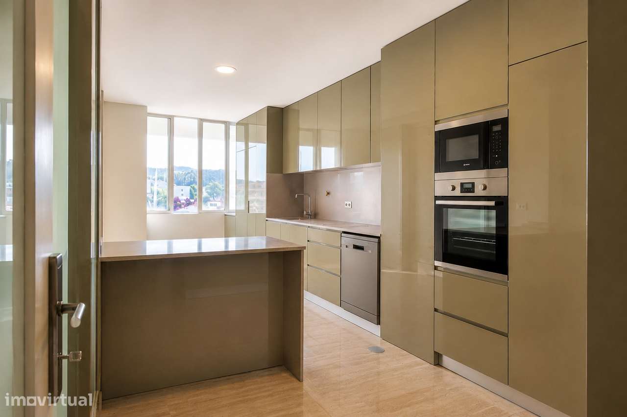 Apartamento T3, excelentes áreas 240m2 + garagem 31m2 + arrumos 4m2-0