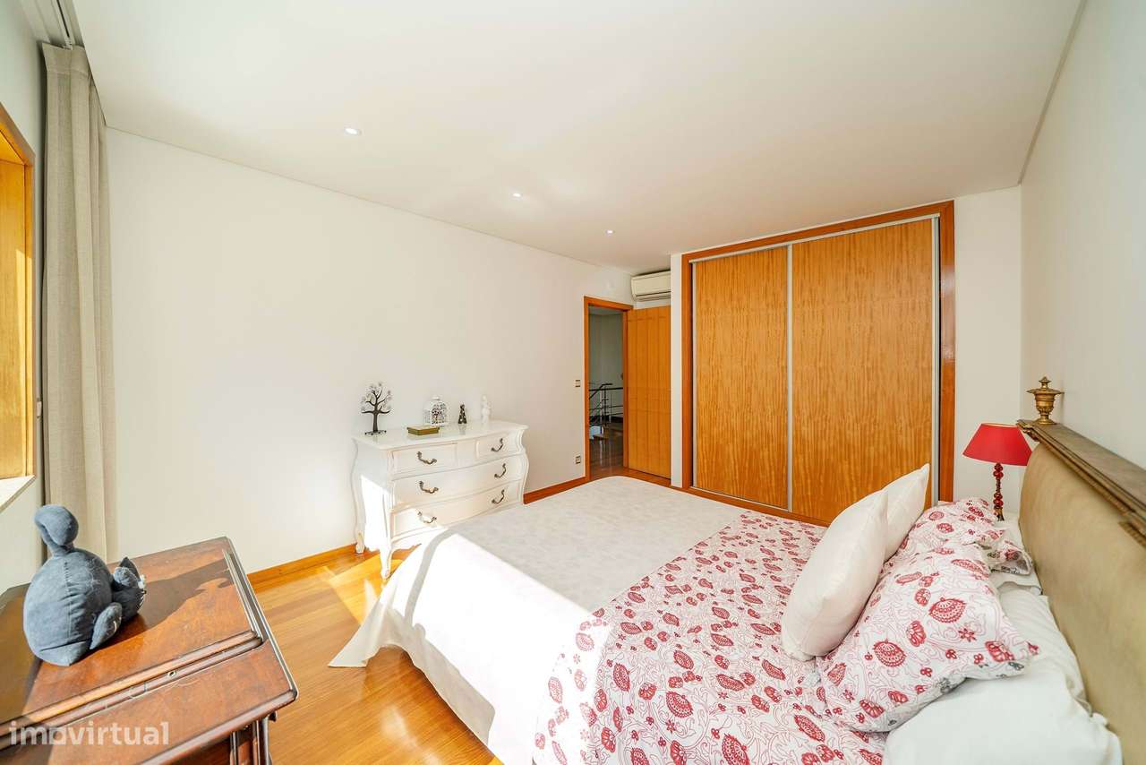 Moradia T4 de Gaveto em Palmeira, Braga-46