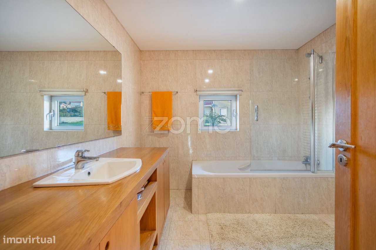 Moradia T4 com piscina | Esposende-17