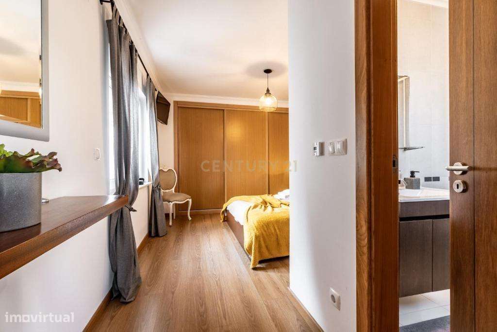 Moradia T4 na Praia da Areia Branca para Investimento ou Habitação Pró-9