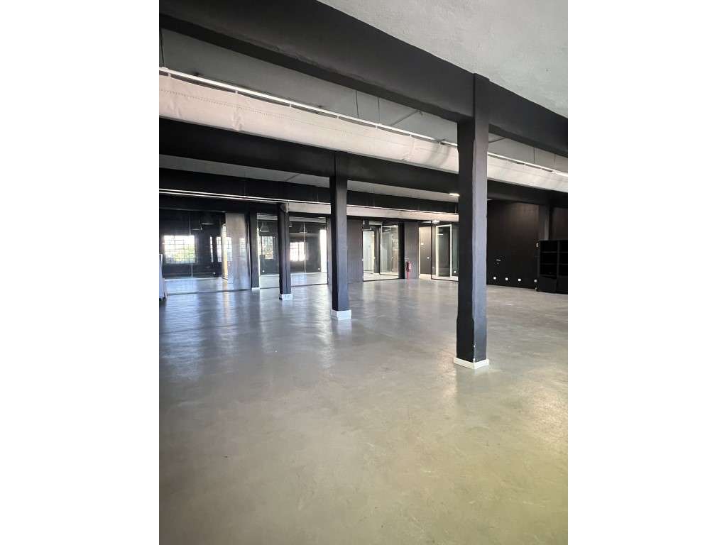 Armazém para Arrendamento | R/C com Entrada Independente - Grande imagem: 2/7