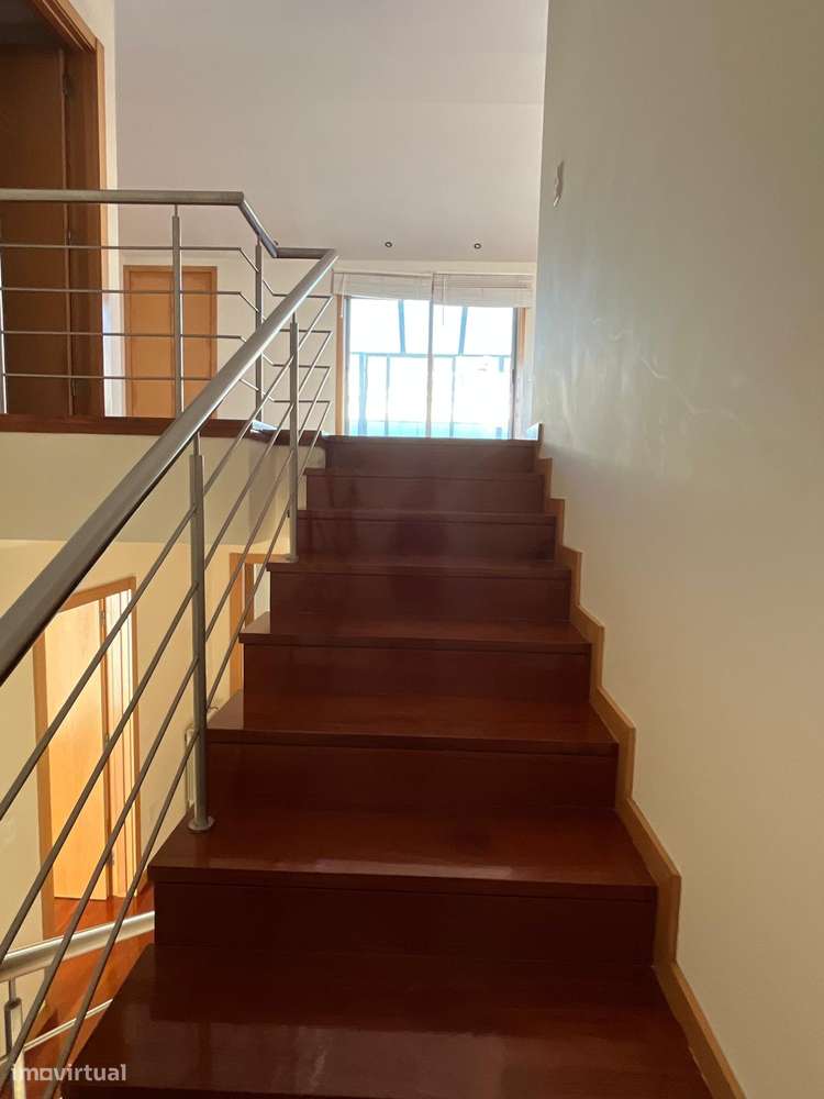 Geminada com piscina, garagem e terraço em Canidelo-18