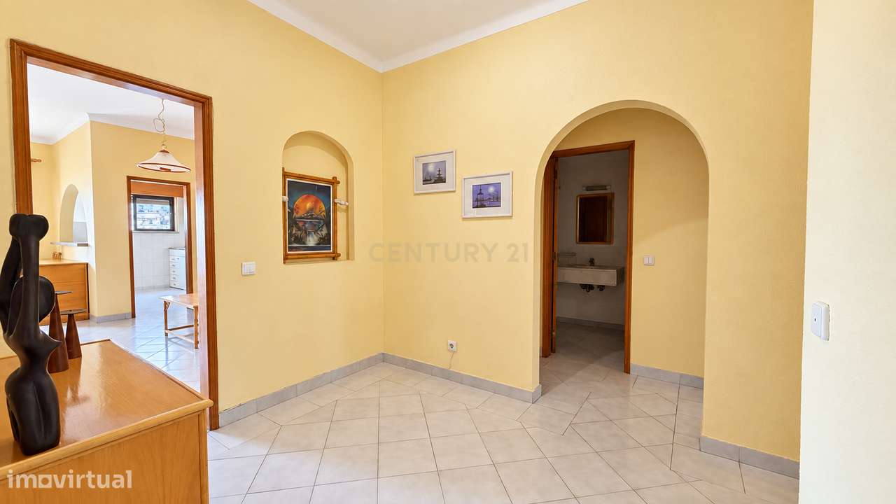 Apartamento T2 com Piscina, Elevador e Varanda Virada a Sul | Albufeir-26