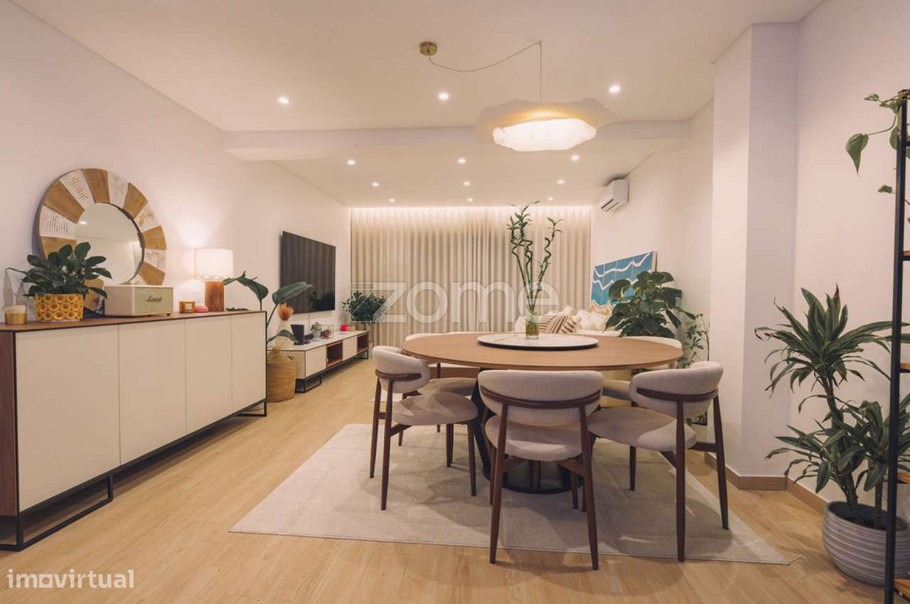 Moradia T2+1 Renovada a 100m do Mar – São Roque-0