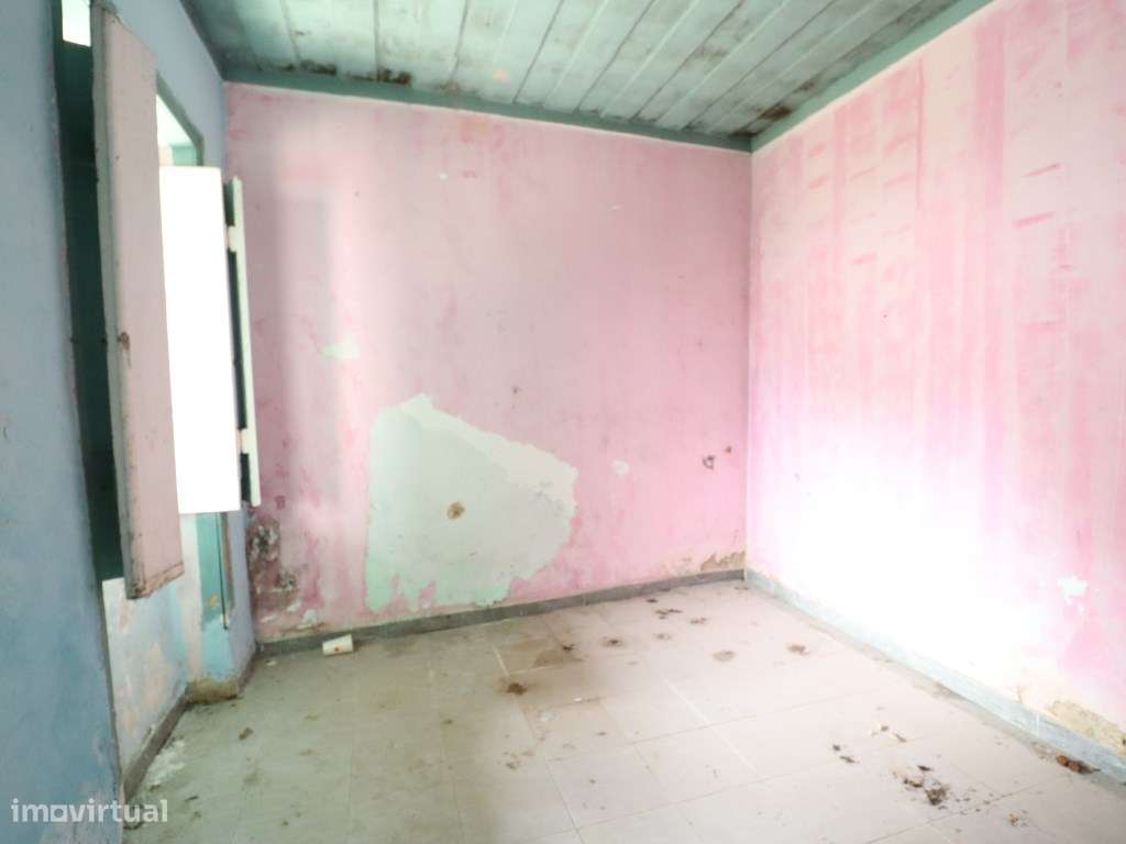 Duas moradias geminadas à venda na rua Miguel Bombarda, Barreiro-12