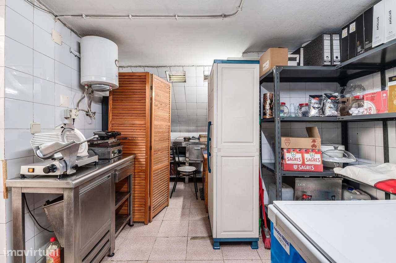 TRESPASSE de Cafeteria | 40m2 | 2 Montras | Estrada de Benfica-10
