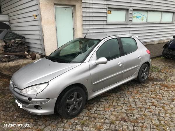 Peugeot 206 1.4cc 5P 2000 - Para Peças - 2