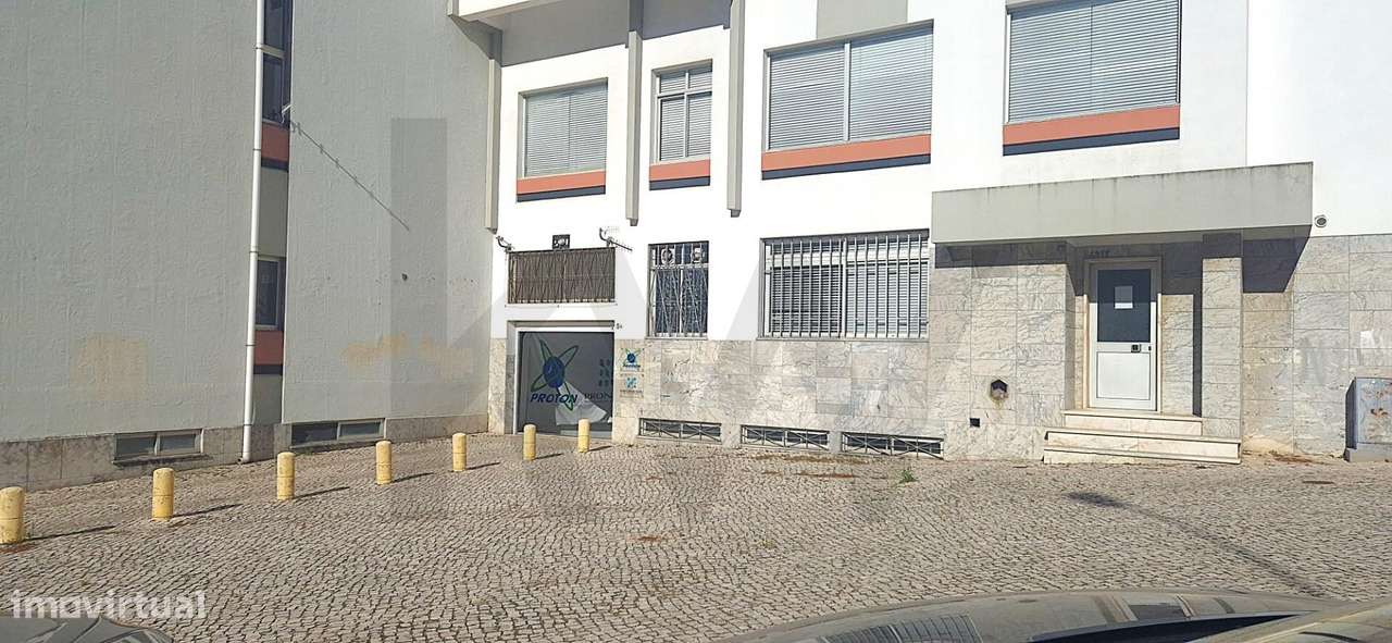 Armazém / Garagem em Linda-a-Velha - Grande imagem: 4/17