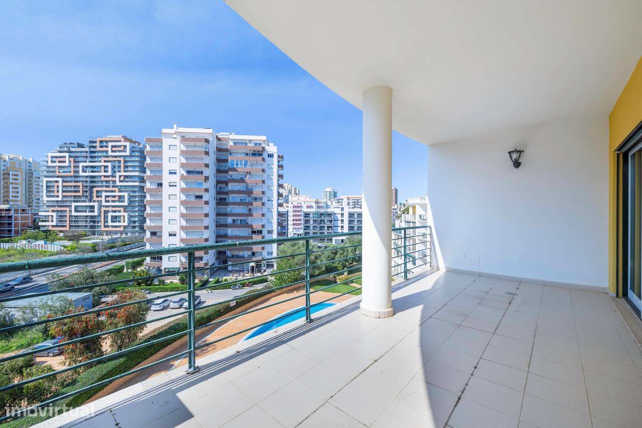 Vende-se Penthouse T3 na Praia da Rocha – localização privilegiada-21