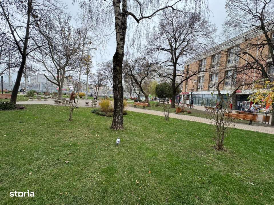 Inchiriere Spatiu Comercial Vitrat, 52 mp Podul Ros - Imagine principală: 4/11