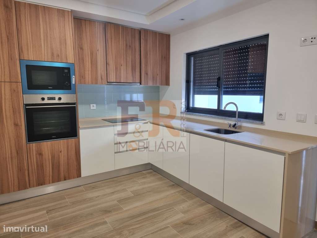 Moradia Geminada T3 com garagem e Terraço Quinta do Conde Sesimbra-19