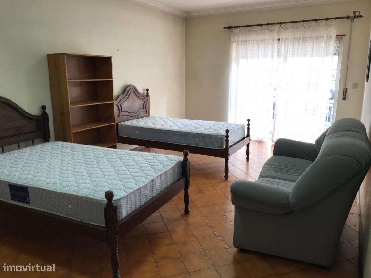 Apartamento com 3 quartos - localizado em São Vítor Braga - Grande imagem: 3/4