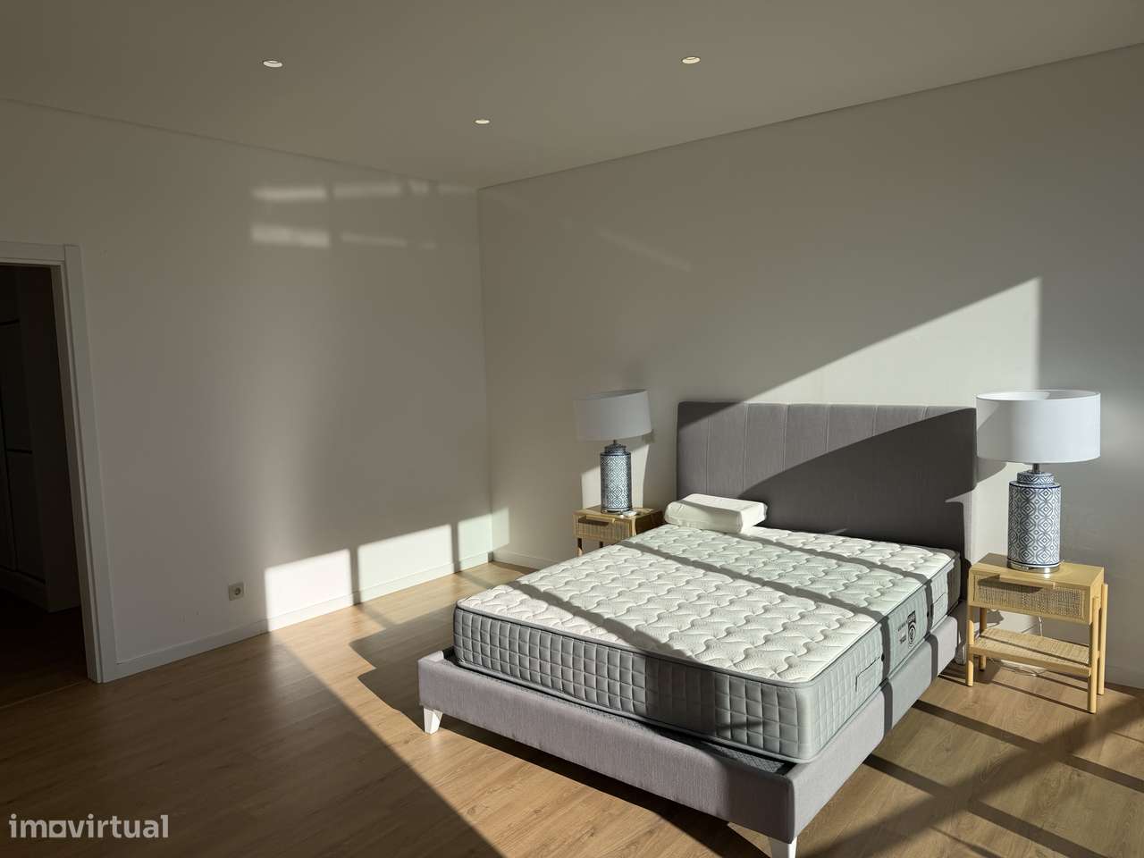 Moradia T4 NOVA com box e piscina-19