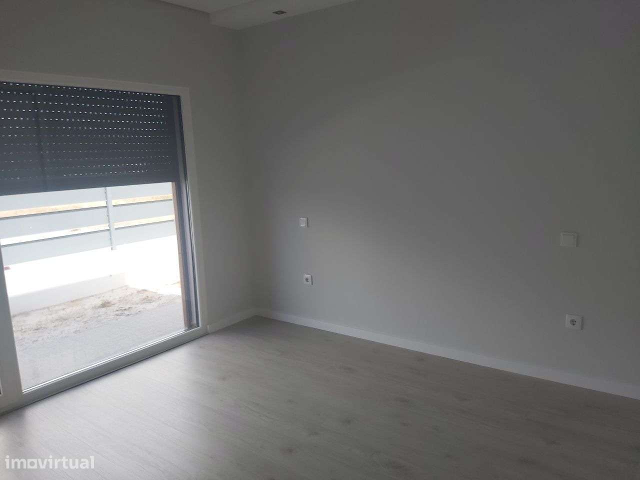 Moradia Isolada Térrea com 4 Ass. Piscina-15