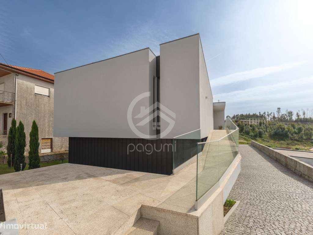 Moradia Contemporânea | 1.470 m² | A 1 Minuto da A4-58
