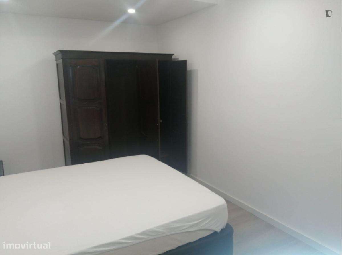 Quarto - localizado em Norton de Matos Coimbra - Grande imagem: 2/12
