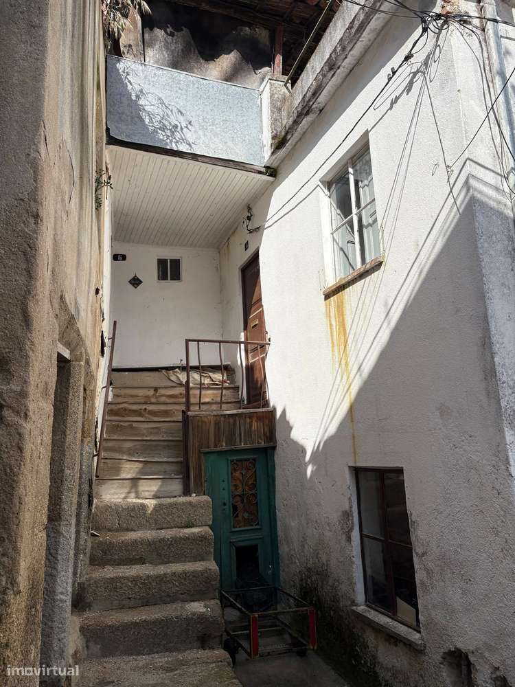 Apartamento T4 com 4 casas de banho e terraço-8