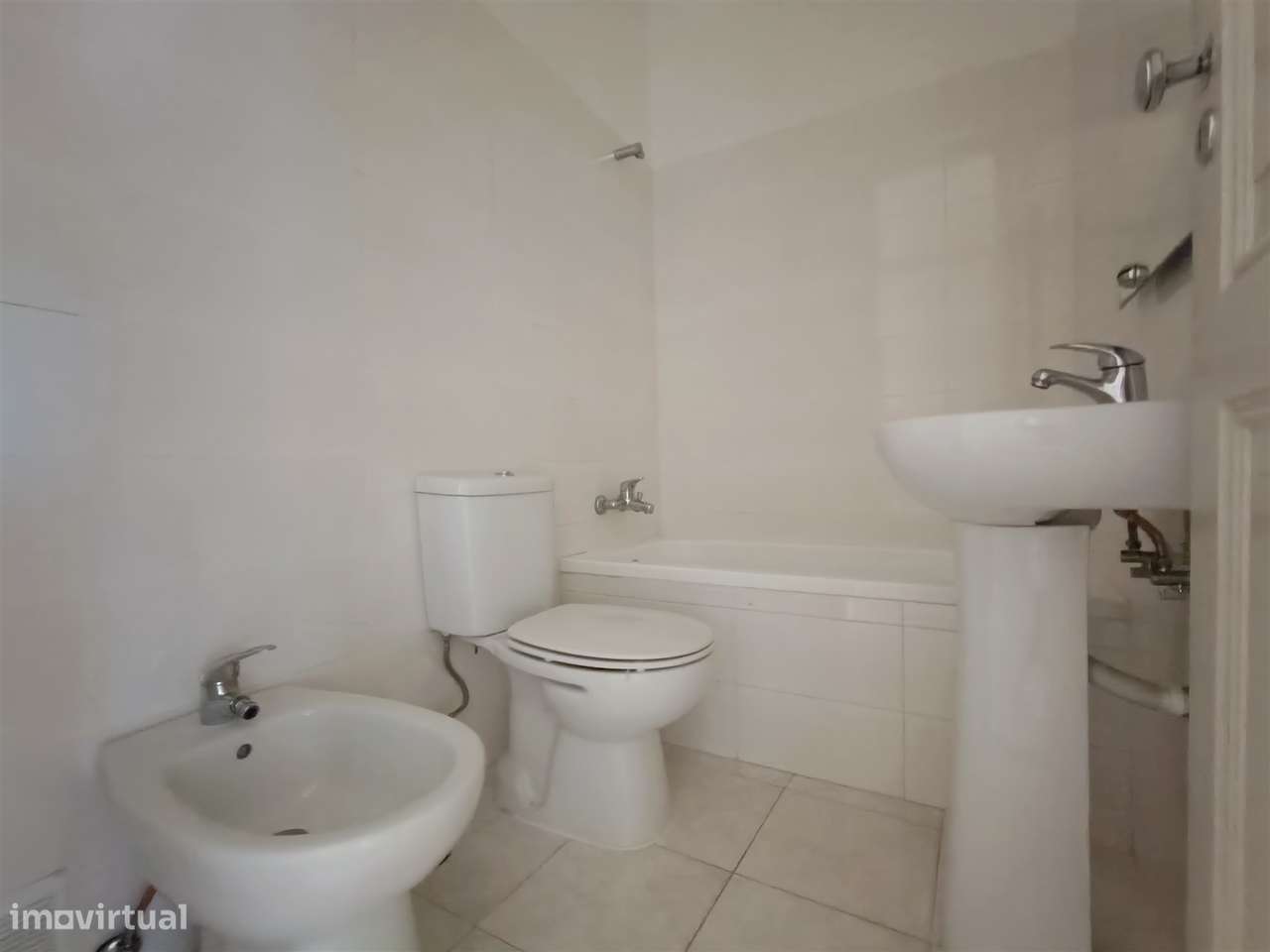 Apartamento T3 usado Arroios Lisboa-26