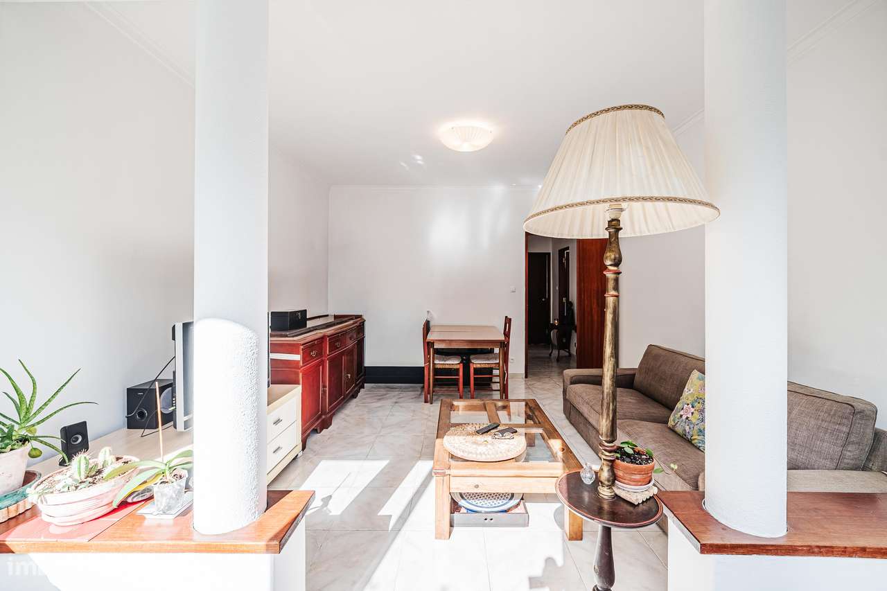 Apartamento T2 localizado nas Mercês-5