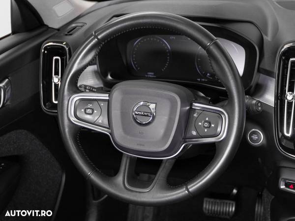 Volvo XC 40 D4 AWD Geartronic Momentum Pro - 17