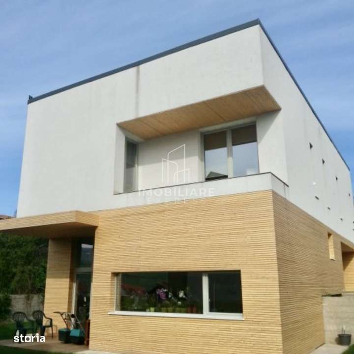 Casa High-End cu Arhitectura Moderna, Garaj-4