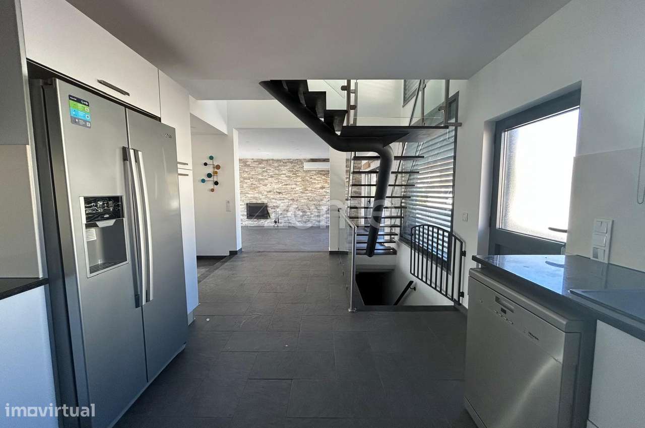 Moradia Contemporânea T6 com Piscina em Azeitão - Grande imagem: 4/50