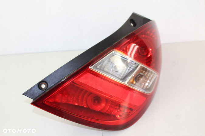 LAMPA PRAWY TYŁ TYLNA HYUNDAI I20 08-12R - 2