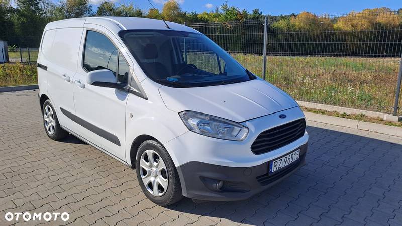 Ford Transit Courier - 23