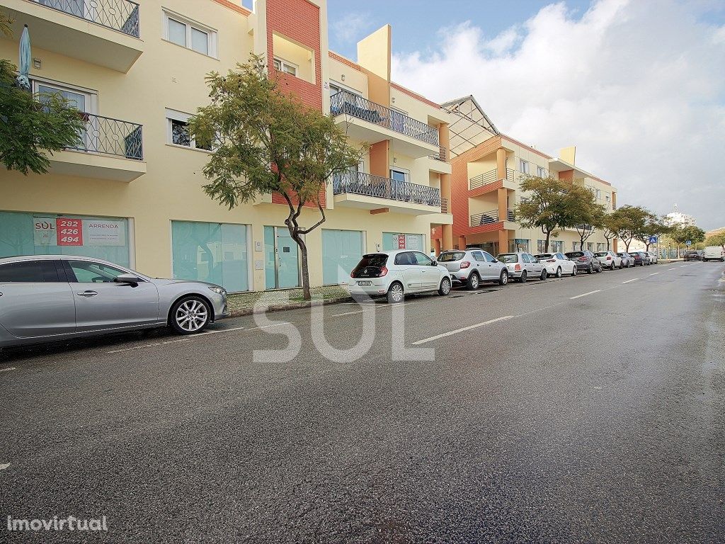 Loja destinada a comércio e serviços na Zona ribeirinha d...