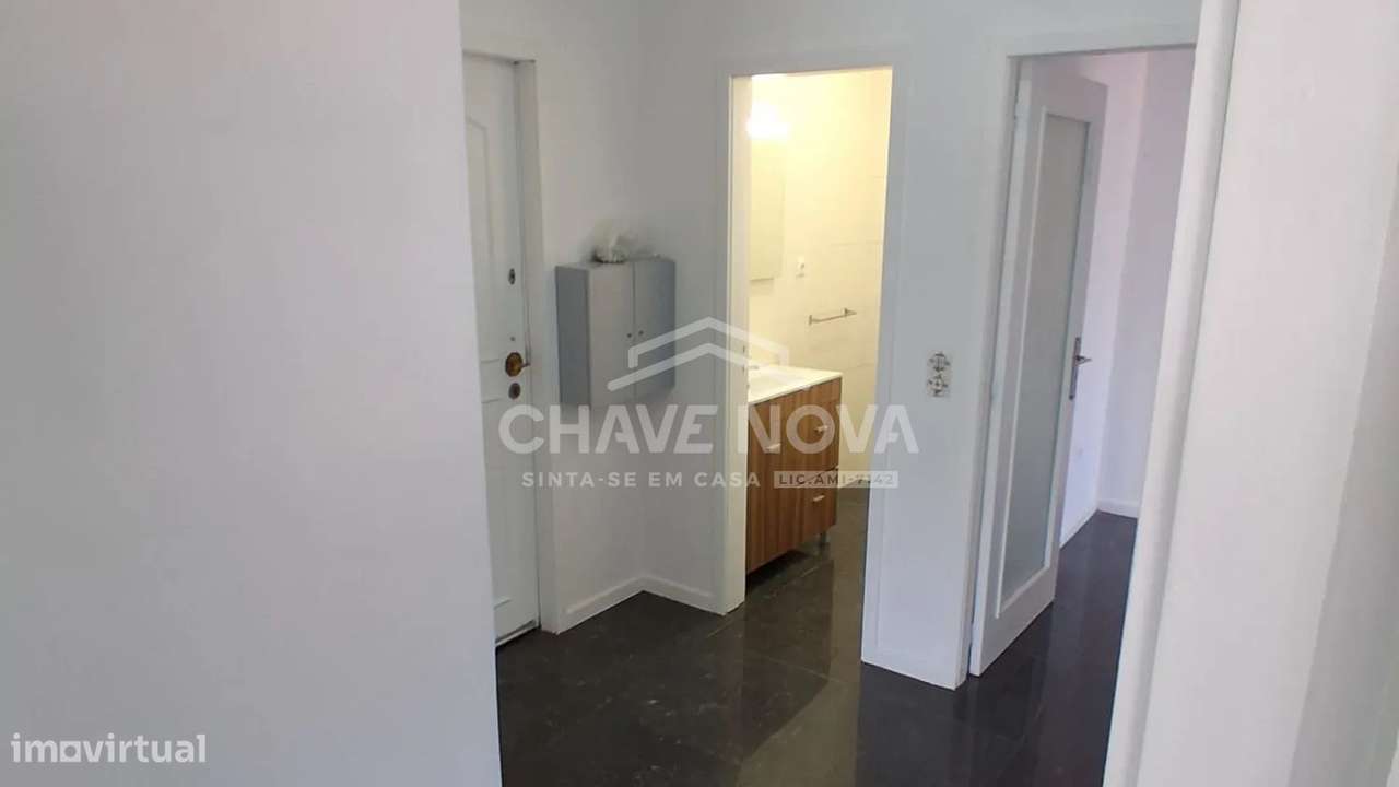 Apartamento T3 com 3 frentes, varandas, garagem e elevador - Fânzeres-6