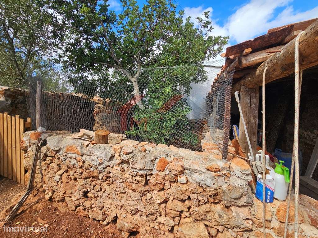 Moradia V2 + 1 recuperada em Alte - Loulé-24