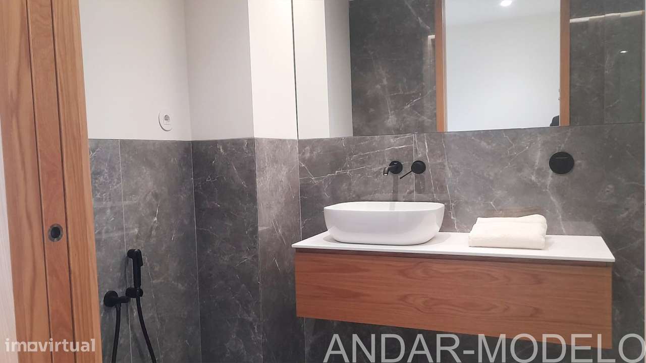 Apartamento T1+1 NOVO no coração do Porto-11