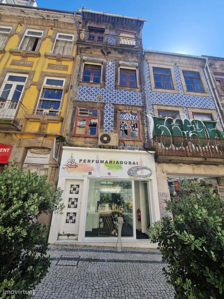 Apartamento 154m2 para remodelação total na Rua Santa Catarina - Porto-21