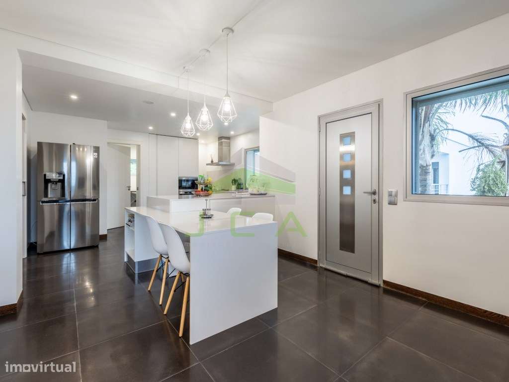 Moradia V4 isolada a 3min de Leiria-16