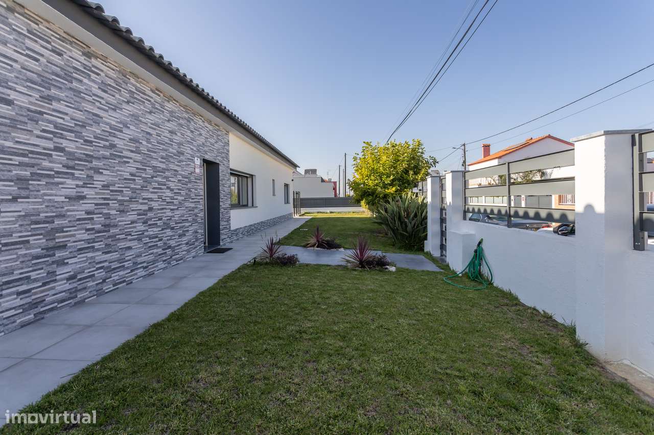Fantástica moradia isolada T4 em Fernão Ferro-30