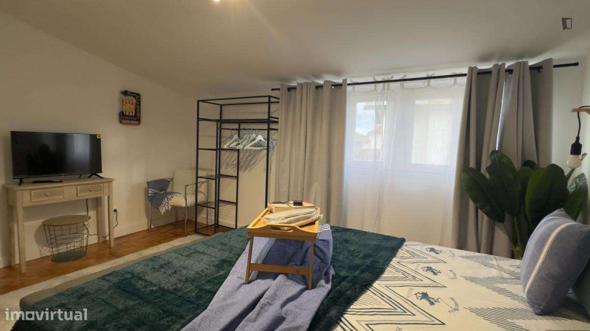 Quarto - localizado em Norton de Matos Coimbra - Grande imagem: 4/21
