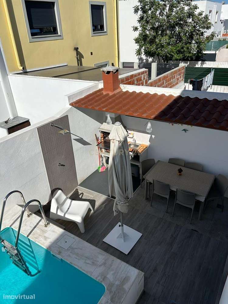 Magnifica T3 com Piscina no Corval-50