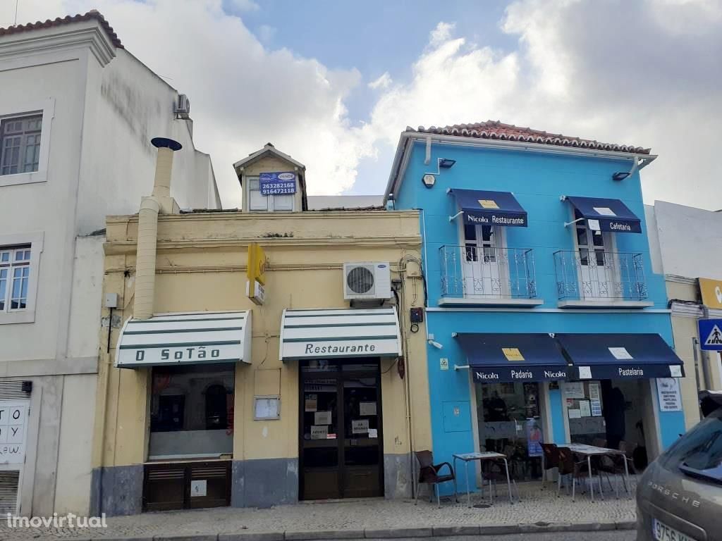 Prédio com 2 pisos no Centro de Vila Franca de Xira