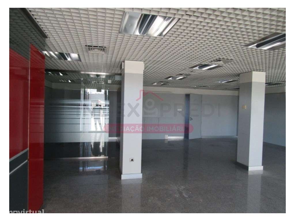 Loja Central com Montras - Carregal do Sal - Grande imagem: 3/14