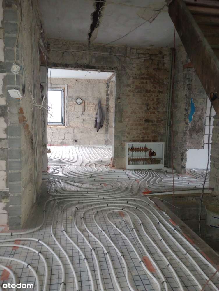 Dom w trakcie remontu w pięknej okolicy.-14