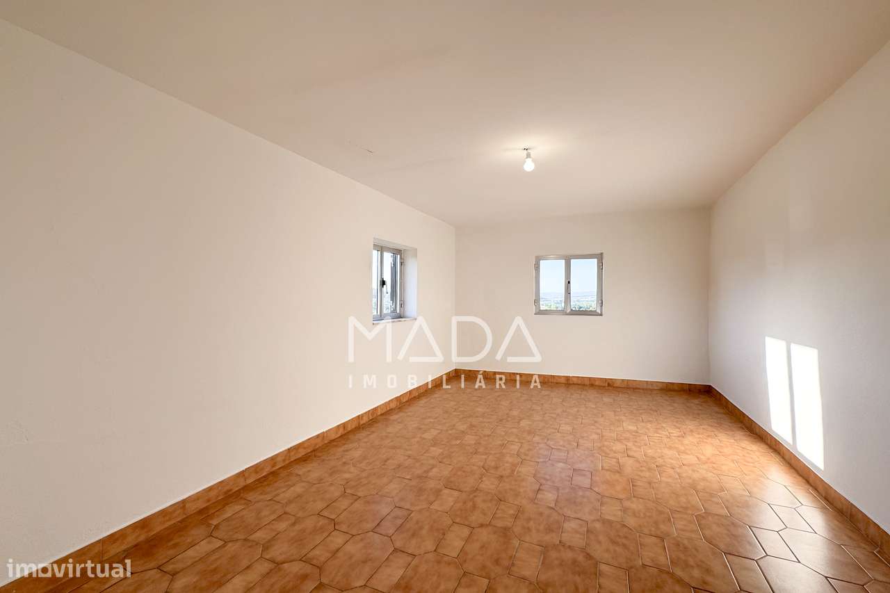 Moradia T2 individual c/480m2 de terreno e anexos em Escudeiros, Braga-10